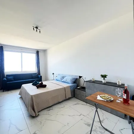 Seafront Escape Paceville Nearby 3 *