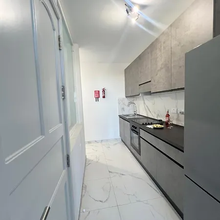 Seafront Escape Paceville Nearby 3 Apartment Naxxar
