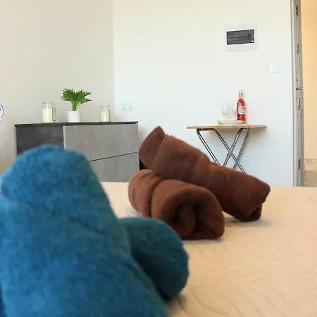 Apartment Seafront Escape Paceville Nearby 3 *