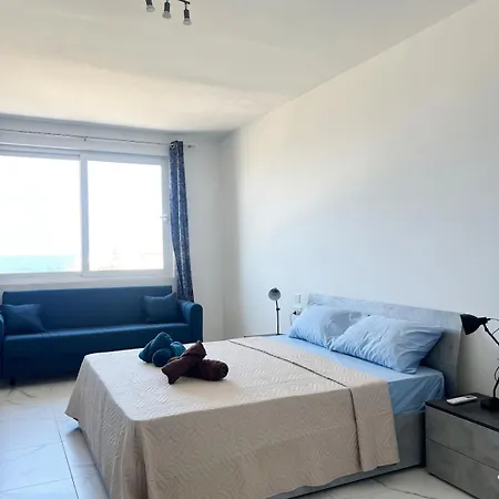 Seafront Escape Paceville Nearby 3 Apartment *